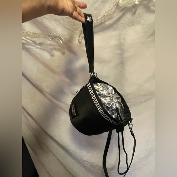 Versace parfums bucket bag - Picture 3 of 16